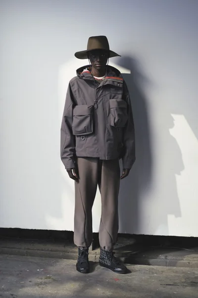 Look 25